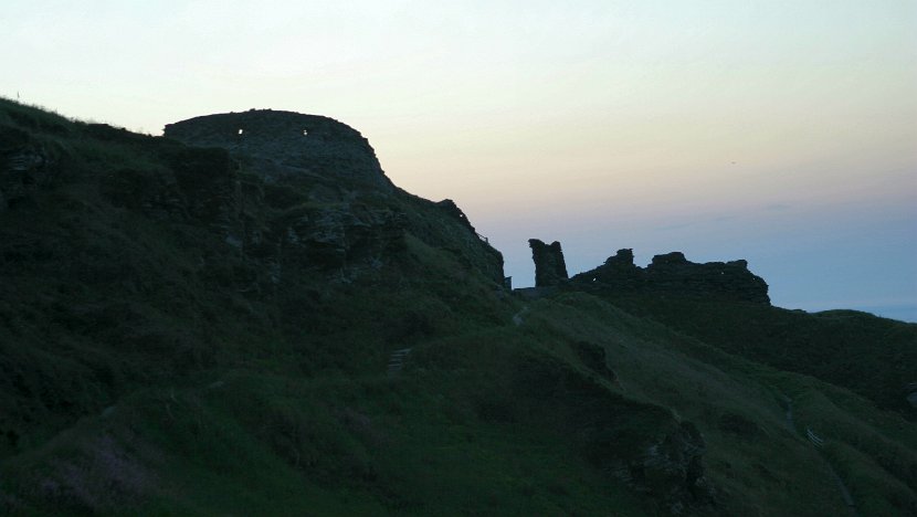 Tintagel Castle Courtyard 2006-06-05@1256-30